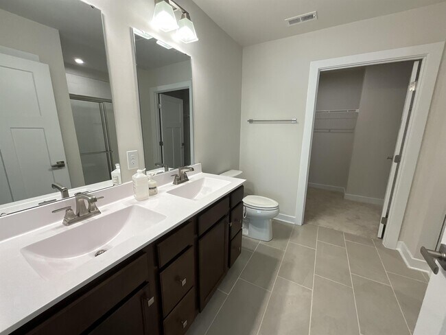 Building Photo - 710 Cresslyn Ct