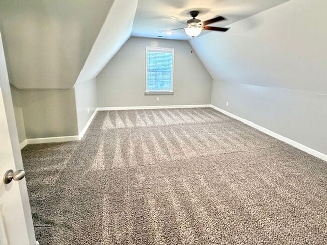 Building Photo - Now Leasing a 5-bedroom 3 bath home on Byhalia