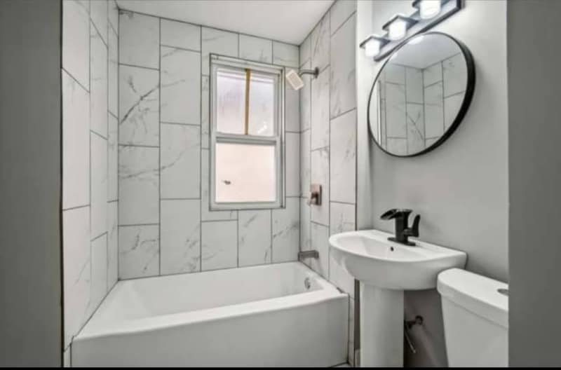 Building Photo - 1329 W 71st St