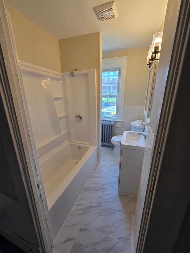 Building Photo - 550-548 Ferndale Ave