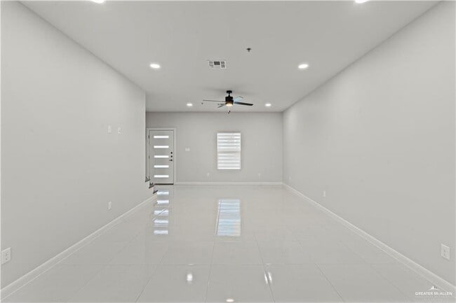 Building Photo - 21 Vanessa Ln