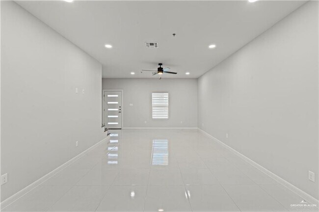 Building Photo - 3500 Vanessa Ln