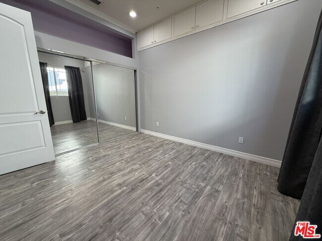 Building Photo - 10006 Samoa Ave