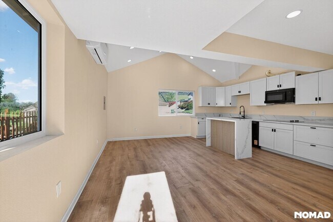 Building Photo - Bright & Modern 2-Bed Home with Ocean Glimpses in Prime Vista Location