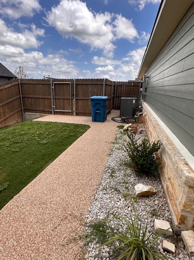 Building Photo - Beautiful home in Lorena ISD