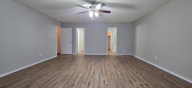 Building Photo - 3 BED/2.5 BATH IN LOVELY SCHERTZ! Less than 5 miles to Randolph AFB