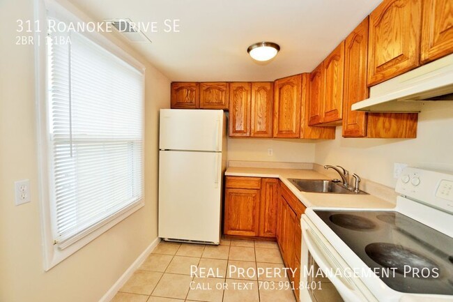 Building Photo - Coming Soon! Charming Townhome For Rent In...