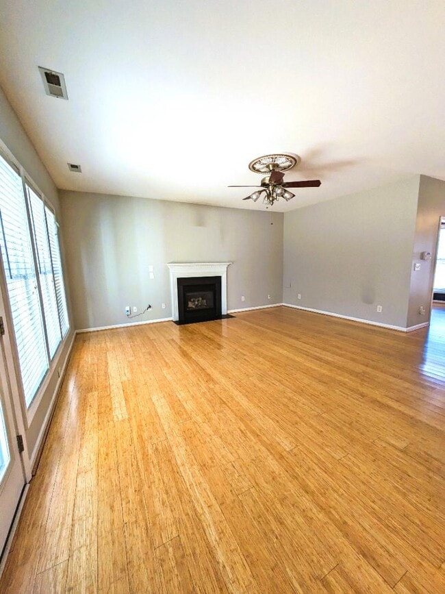 Building Photo - 212 N Honey Springs Ave