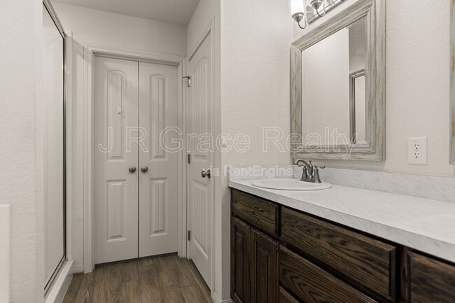 Building Photo - 114 Tomahawk Dr
