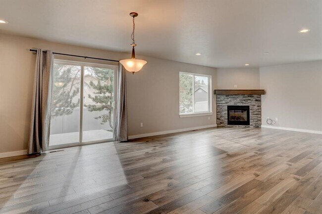 Building Photo - 3 Bedroom 3 Bathroom home for rent.