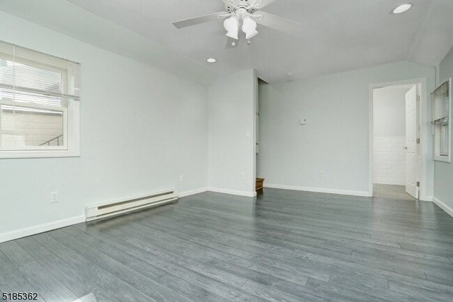 Building Photo - 26 Manito Ave