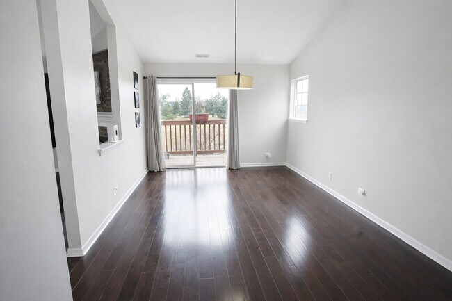 Building Photo - 1051 Park Hill Cir