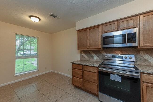 Building Photo - 18610 Anne Dr