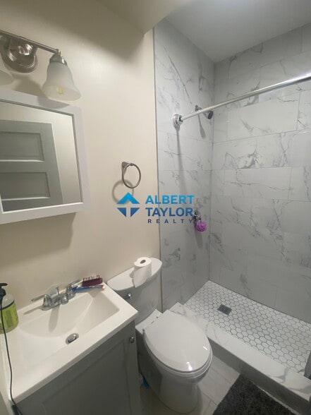 Building Photo - 18 Sawyer Ter