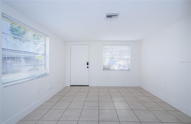 Building Photo - 4929 Ladyfish Ct