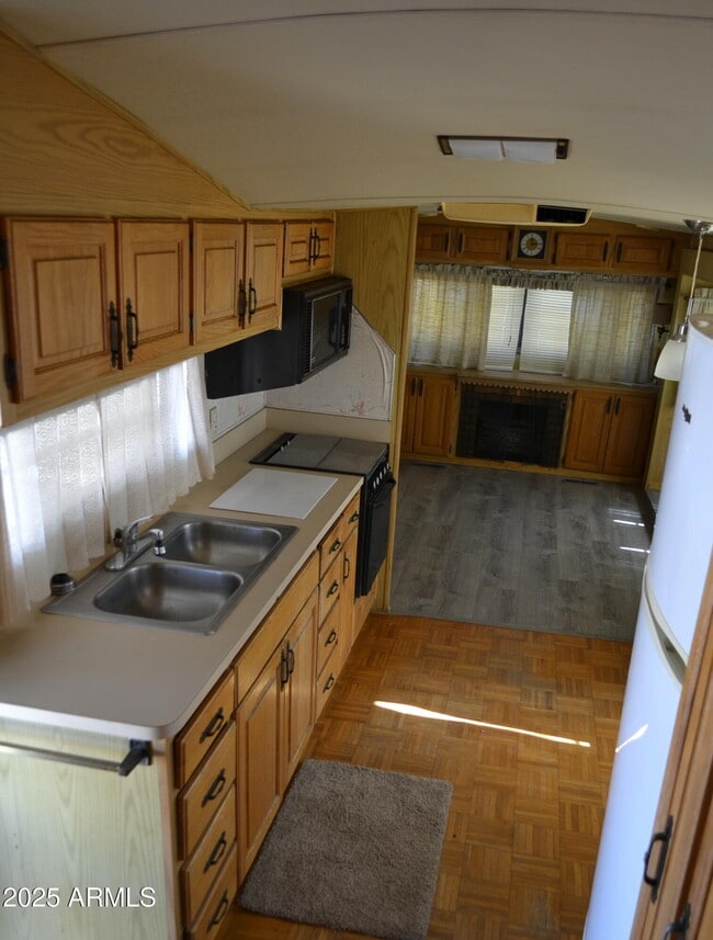 Building Photo - 677 S Warner Dr