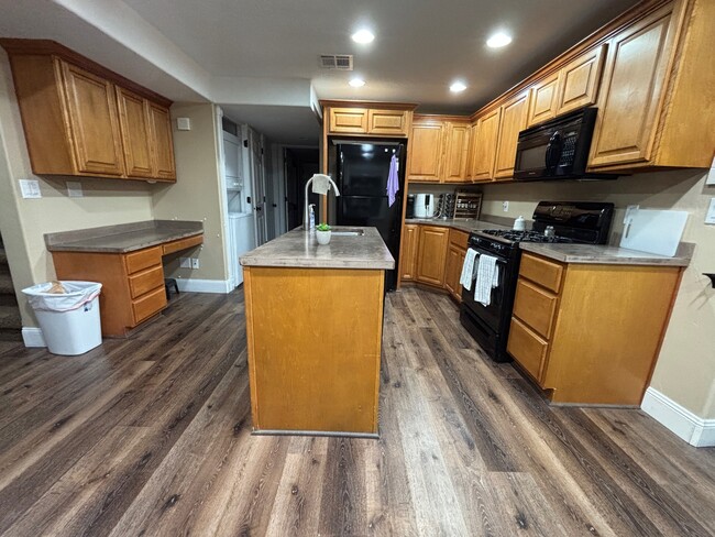 Building Photo - 2952 Sandpiper Rd