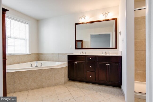 Building Photo - 7757 Crystal Brook Way