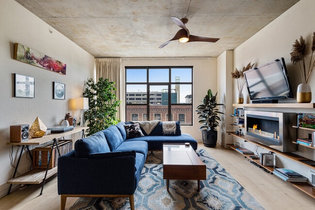 Building Photo - 288 3rd St