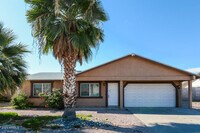 Building Photo - 10915 W Glenrosa Ave