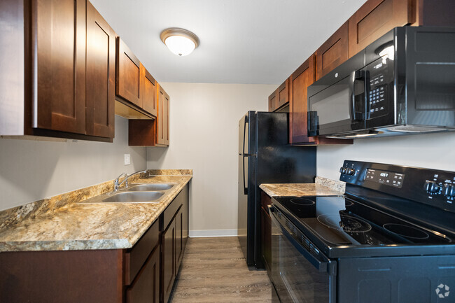 1BR, 1BA - 700SF - Kitchen - Imperial Continental Court Apartments