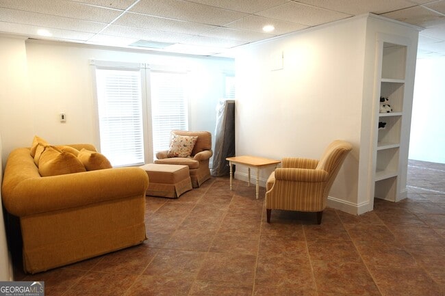 Building Photo - 1333 Holliday Dr