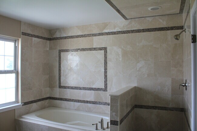 Building Photo - 85 Crenshaw Dr