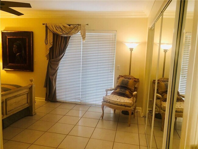 Building Photo - 137 Farnham F