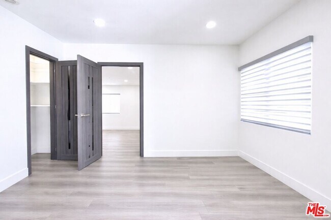 Building Photo - 11836 Rialto St