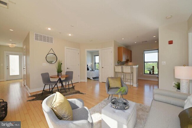 Building Photo - 5201 Wisconsin Ave NW