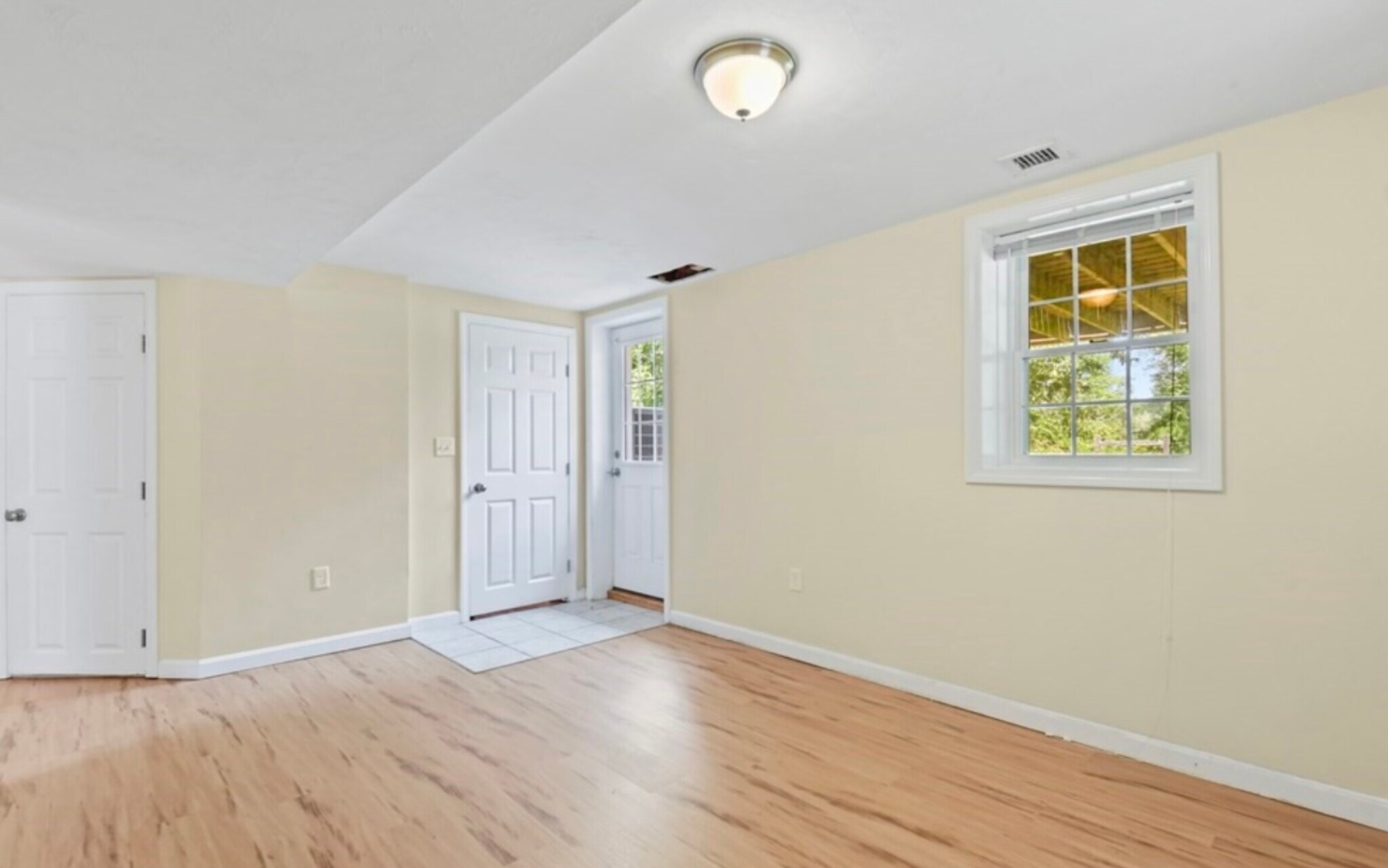 Building Photo - 27 Pine St