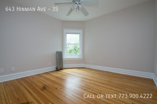 Building Photo - Spacious Updated Vintage 3 Bedroom Apartme...