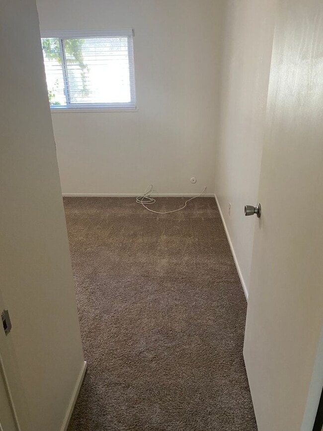 Building Photo - 3 Bedroom 2 Bath Home Close to Downtown and Shopping