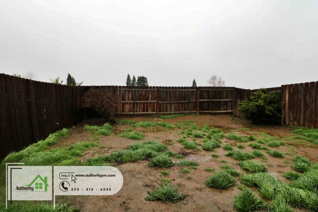 Building Photo - 22371 Rio Alto Dr