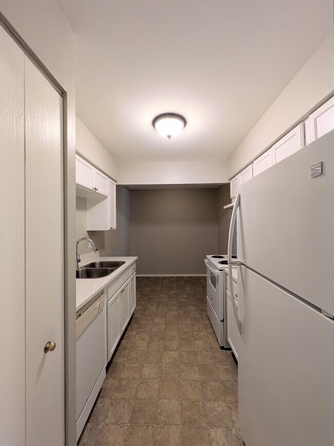 Building Photo - 700 Perrie Dr