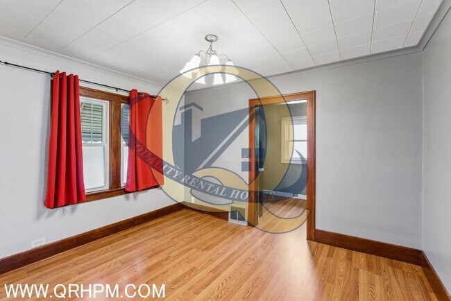 Building Photo - AVAILABLE NOW! 2 BEDROOMS!
