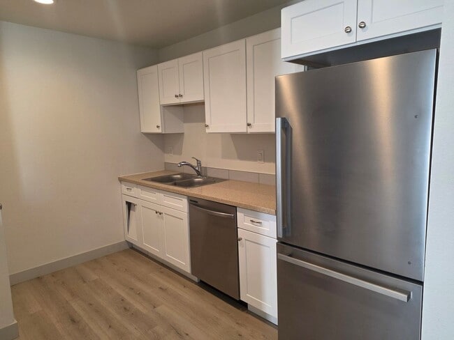 Building Photo - 195 Hacienda Loop