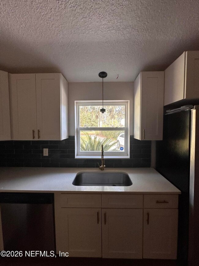 Building Photo - 6117 Clifton Ave