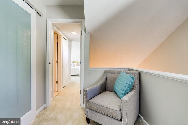 Building Photo - 2911 S Woodstock St