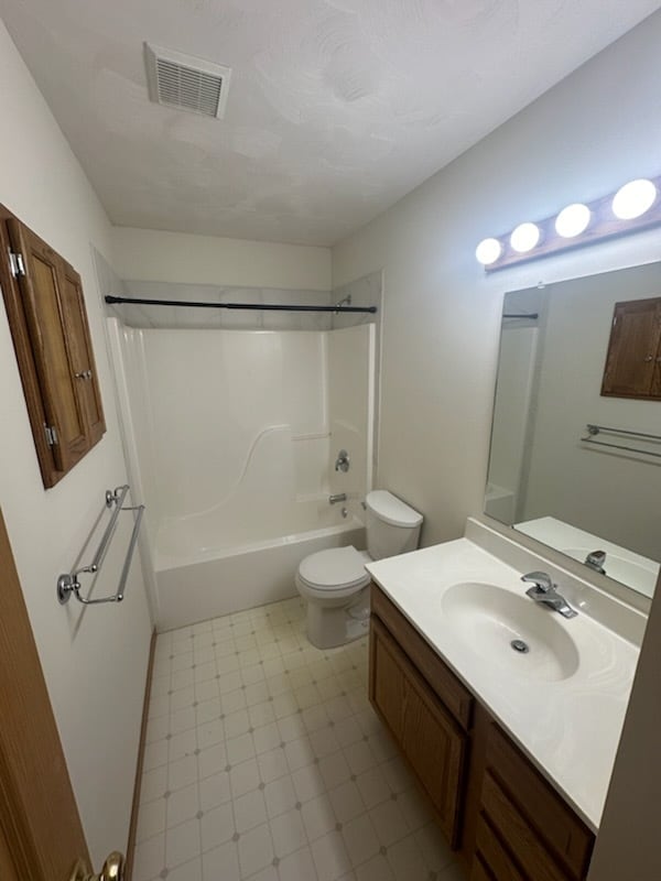 Building Photo - 123 Eagles Pt W