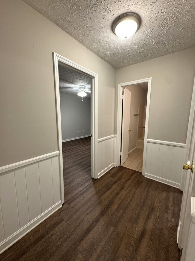 Building Photo - 158 VFW Dr