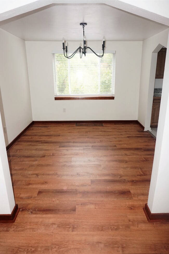 Building Photo - 3147 Glendale Ave