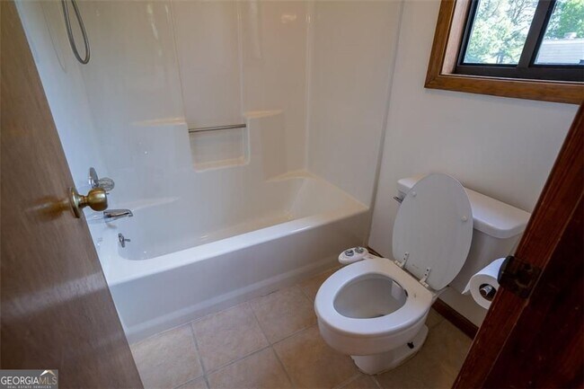 Building Photo - 1540 Magnolia Pl