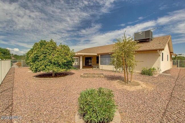 Building Photo - 13820 W Oak Glen Dr