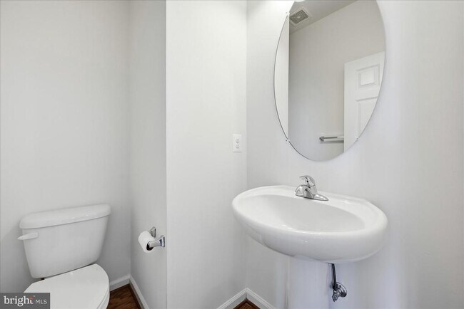 Building Photo - 117 Rotunda Dr