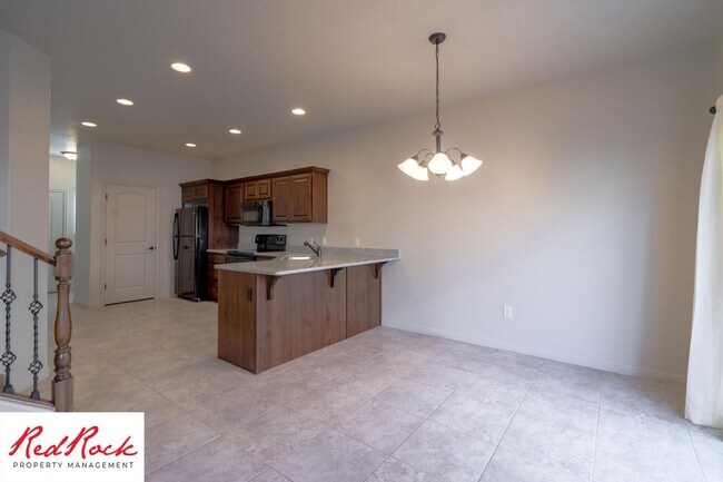 Building Photo - 3 Bedroom Townhome in Buena Vista Community