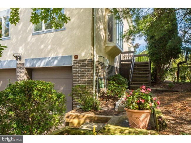 Primary Photo - 11 Lexington Ct