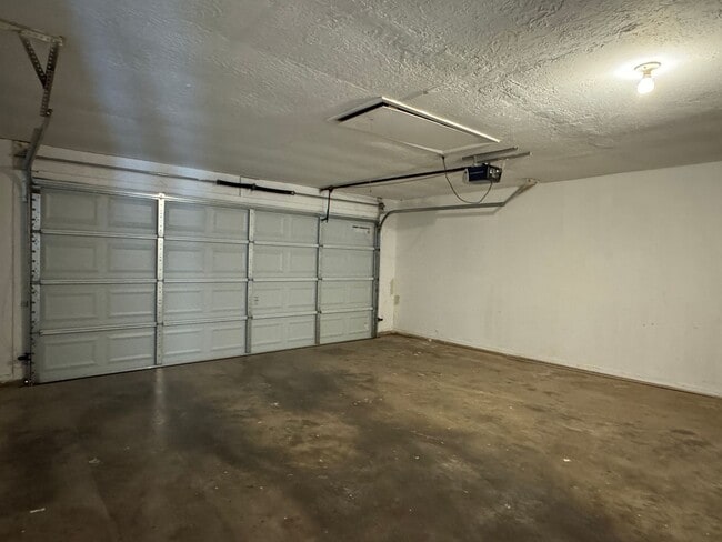 Building Photo - 214 E Seminole St