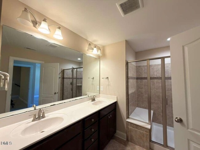 Building Photo - 305 Alamosa Pl