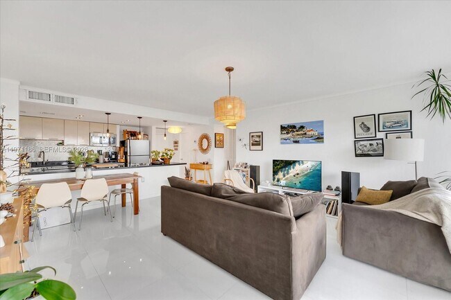 Building Photo - 2451 Brickell Ave